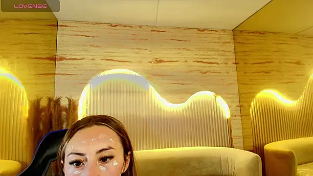 katalina r  online show from June 11, 8:05 pm