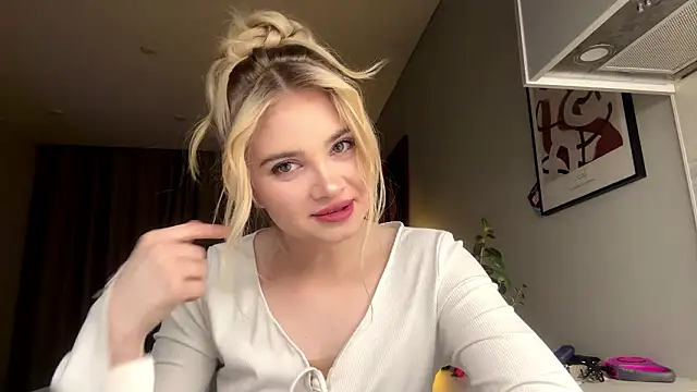 KariJarecke online show from March 14, 2:07 pm