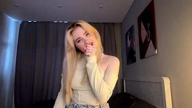 KariJarecke online show from March 13, 1:12 pm