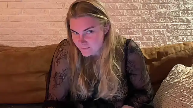 SexyBlondJoanna online show from March 15, 7:27 pm