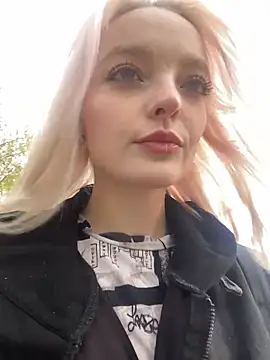 aka Blonde online show from May 15, 8:17 am