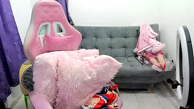 jenniferbodys online show from June 13, 3:48 am