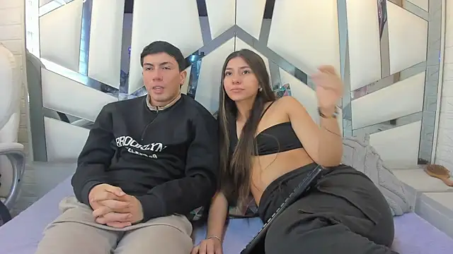 ScarlettAndLucas online show from March 15, 1:02 pm