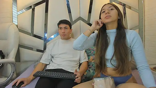 ScarlettAndLucas online show from March 17, 1:26 pm