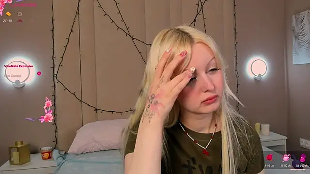 AdeleSilvy online show from May 1, 1:31 am