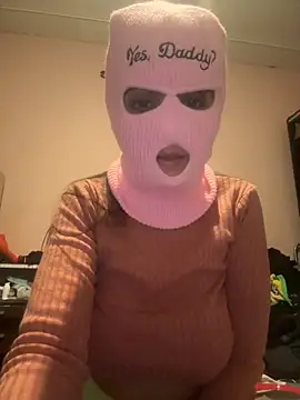 sweetbrunettee69 online show from January 18, 11:23 pm