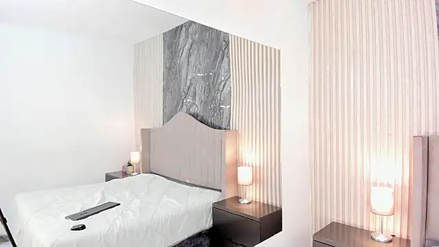 Arianaa Cooper  online show from January 15, 1:06 pm