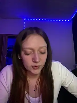 YoungLisaa18 online show from March 12, 8:44 pm