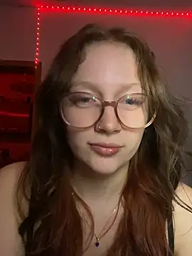 YoungLisaa18 online show from March 9, 8:12 pm