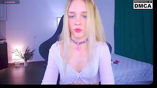 sailormoon666  online show from June 20, 10:24 pm