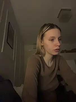 cherry25 online show from May 4, 2:15 am
