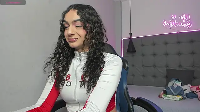 scarletcherry18 online show from April 28, 3:54 am