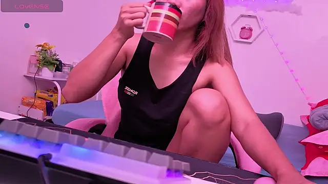 25sweetlilbunny online show from May 16, 12:37 pm
