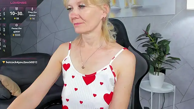 Julie Lucas online show from July 16, 12:26 am
