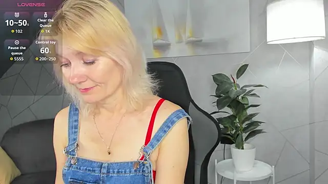 Julie Lucas online show from June 16, 12:11 am