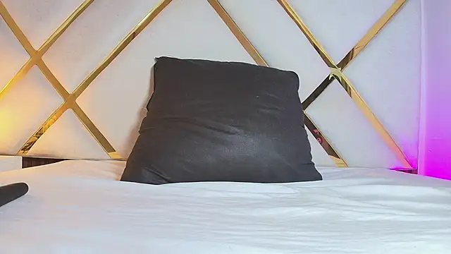 Real virgin Pussy online show from June 13, 7:55 pm
