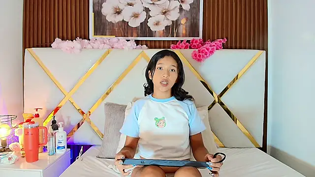 Real virgin Pussy online show from July 22, 8:32 pm