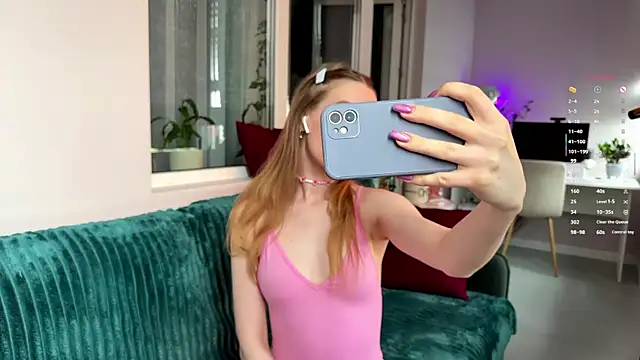 oopsnaked online show from July 5, 11:27 am