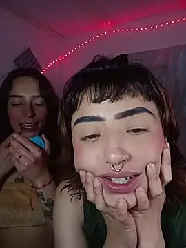 AlexxaAndRileyy online show from July 4, 2:51 am