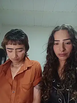 AlexxaAndRileyy online show from May 2, 9:40 pm