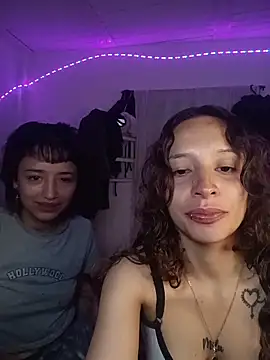 AlexxaAndRileyy online show from June 29, 4:17 pm
