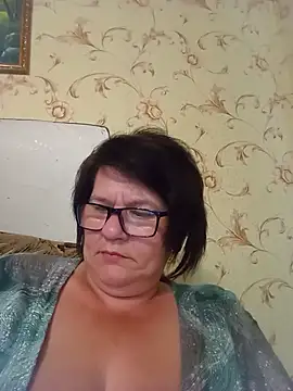 NysiOlsen online show from August 3, 4:01 pm