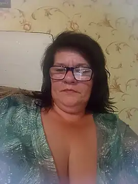 NysiOlsen online show from August 4, 4:02 pm