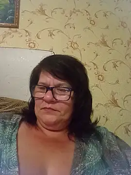 NysiOlsen online show from August 6, 5:09 pm