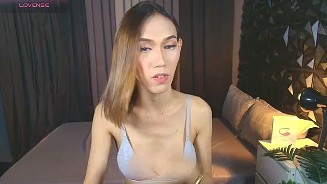 AlaiaLorenz online show from March 21, 8:19 am