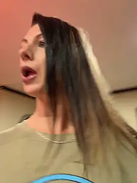 tastemecaroline online show from May 1, 1:20 am