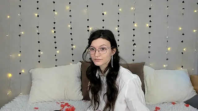 ThoraMarola online show from February 12, 5:20 am