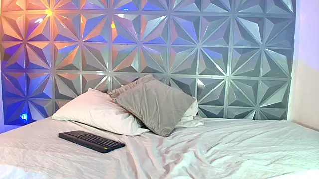Emmy lander1 online show from April 29, 9:09 pm