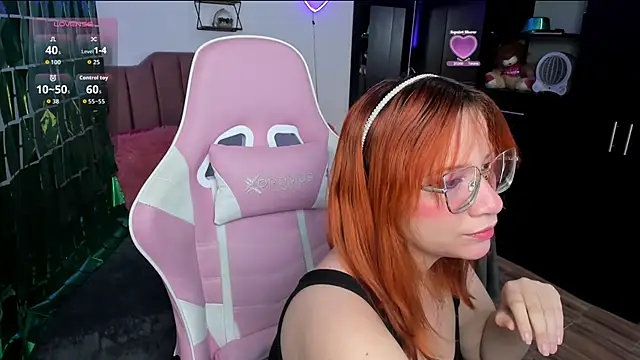 Nina curves online show from March 17, 3:32 am