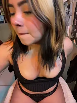 pinkybombon online show from March 5, 1:45 am