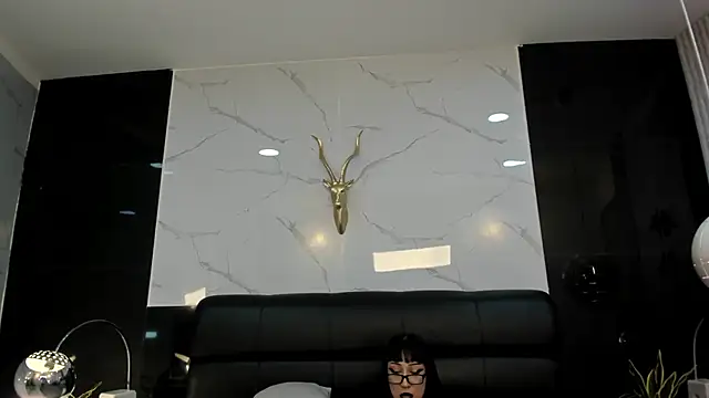 KomiCatt online show from March 5, 12:45 pm