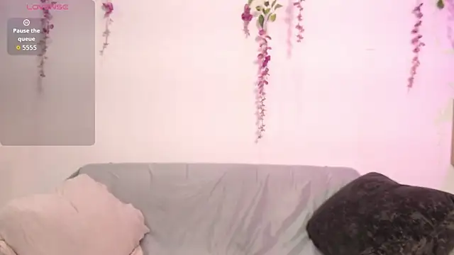 chloe peach  online show from June 12, 12:57 pm