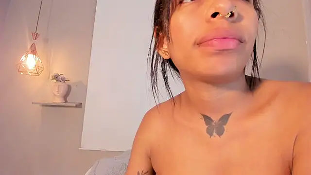 Scarlet Vixen  online show from June 26, 1:45 pm