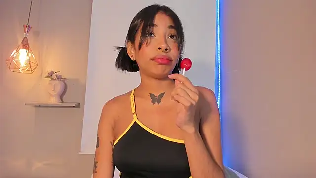 Scarlet Vixen  online show from June 16, 4:35 am