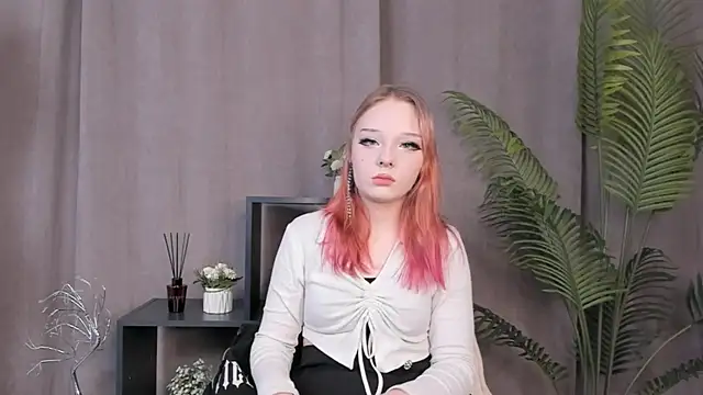 KrissyHjelle online show from January 17, 1:51 pm