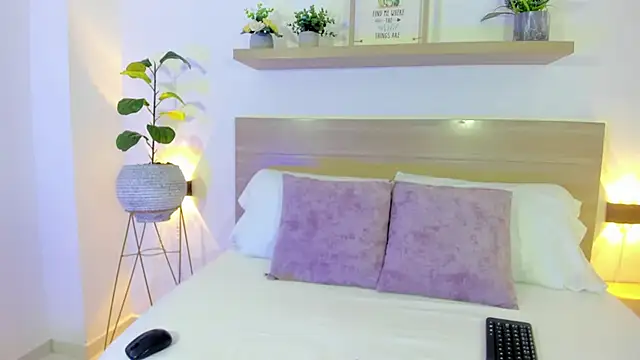 ivette swan online show from February 4, 7:50 pm