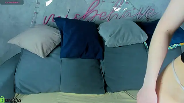 Nicole Vasquez online show from May 11, 9:11 am