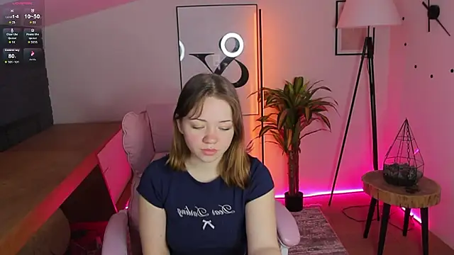 Kiss Moon online show from March 5, 7:37 am