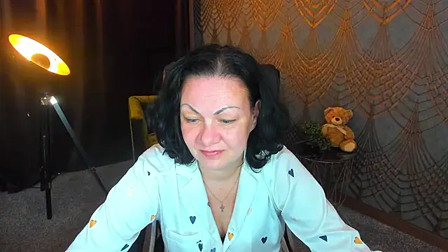 IrissMoon online show from June 14, 2:24 am