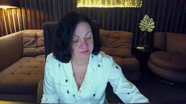 IrissMoon online show from June 7, 5:47 am