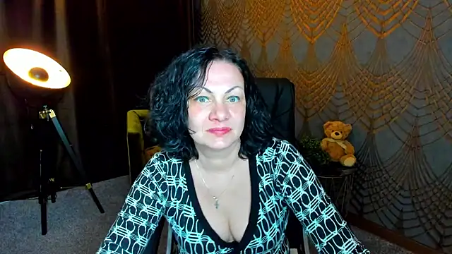 IrissMoon online show from June 10, 5:55 pm