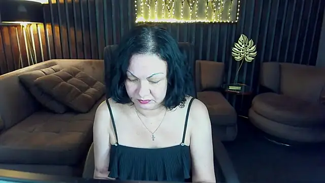 IrissMoon online show from June 30, 5:45 pm