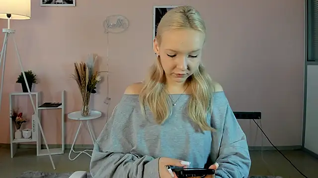 LatrinaNivala online show from January 17, 12:23 pm