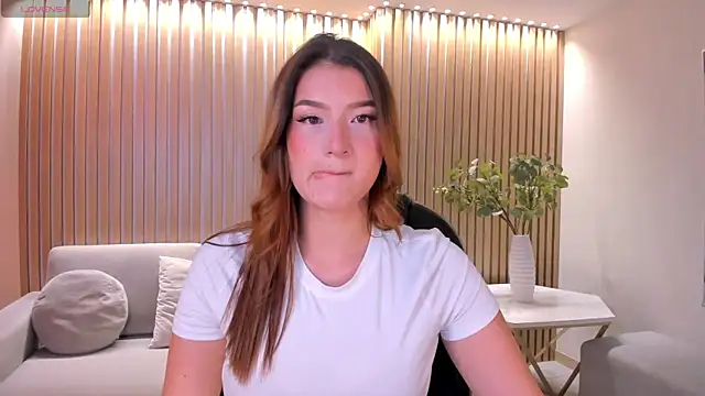 BellaThompsonX online show from August 5, 4:08 am
