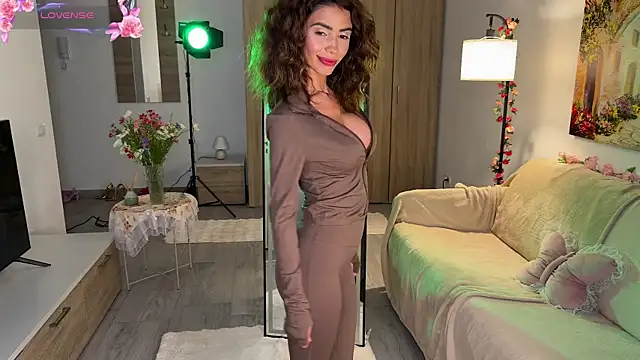 AyanaLys online show from June 24, 7:24 pm