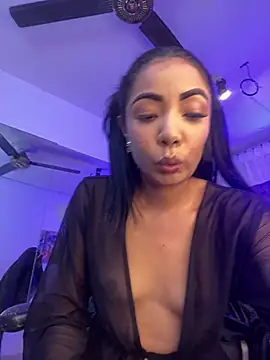 Auri   online show from July 30, 7:37 pm